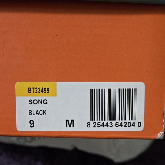 Baretraps Ankle Boots with Ruched Design - Picture 4 of 5